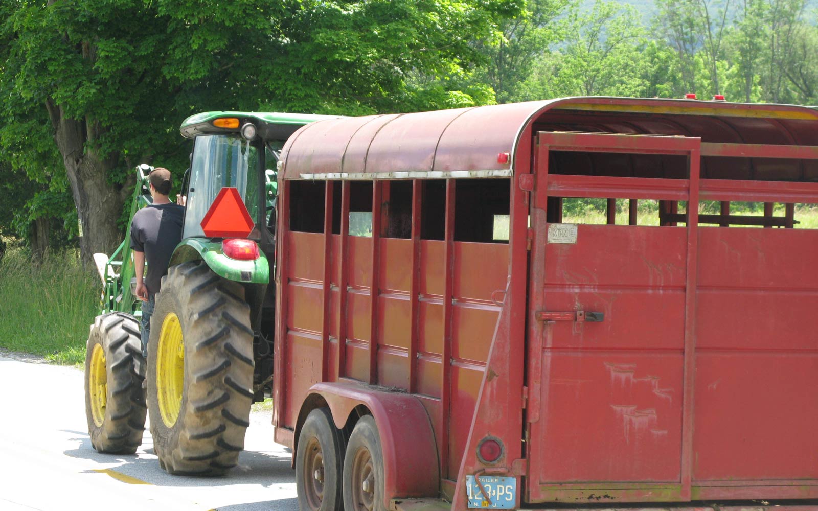 vernon valley farm - tractor and trailer